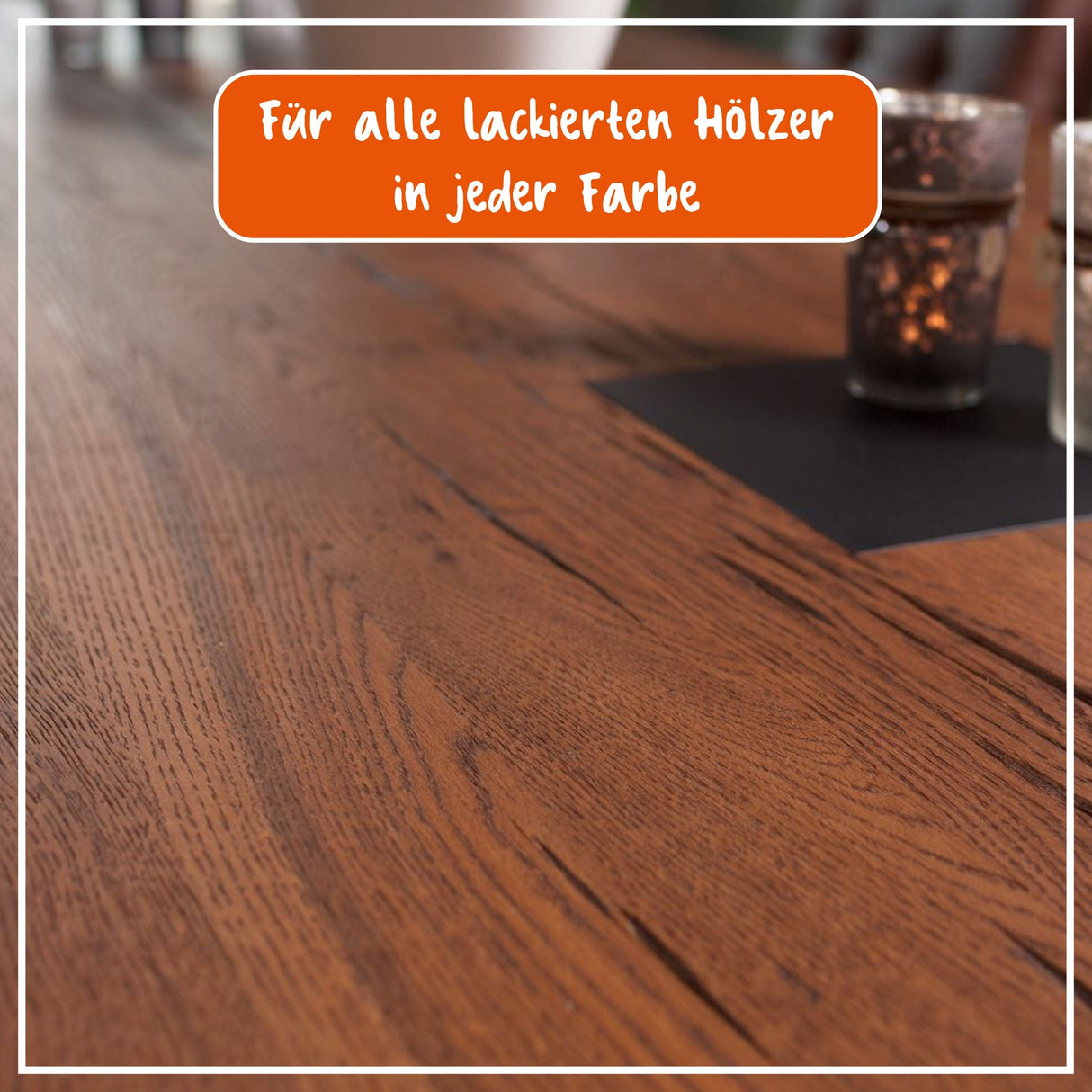 Nahaufnahme eines lackierten Holztisches mit Dekor und Text "Für alle lackierten Hölzer in jeder Farbe".