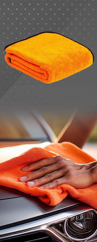 Orange Mikrofasertuch zur Autopflege, perfekt zum Polieren und Reinigen einer glänzenden Motorhaube.