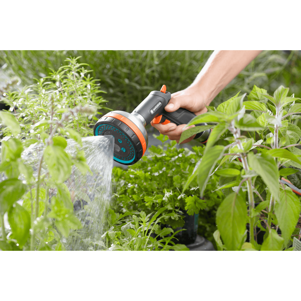 Gardena Premium Multibrause aus Metall, 5 Sprühbilder