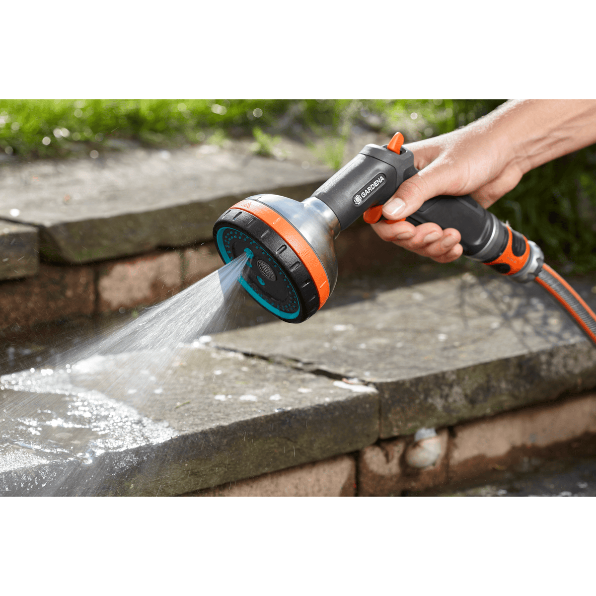 Gardena Premium Multibrause aus Metall, 5 Sprühbilder