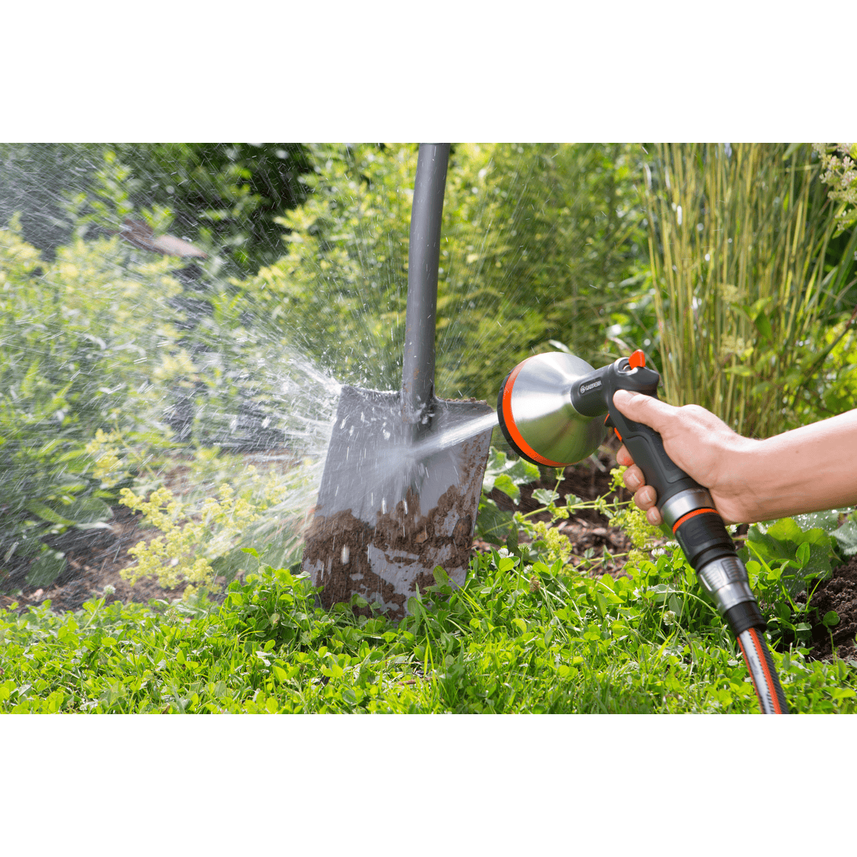 Gardena Premium Multibrause aus Metall, 5 Sprühbilder