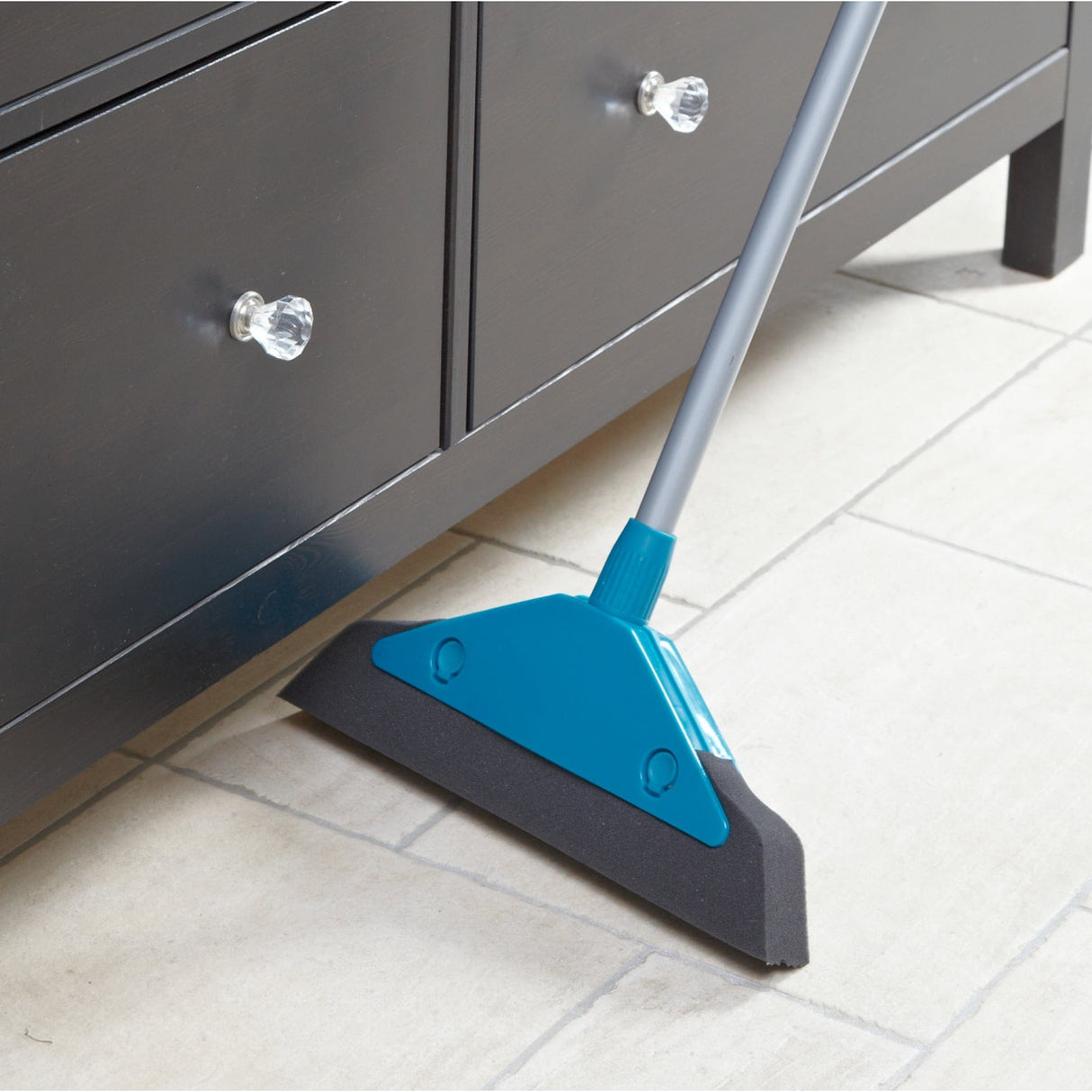 LEIFHEIT Soft & Easy Schaumstoffbesen mit Schraubgewinde