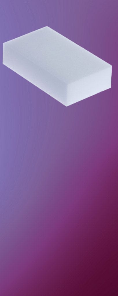 Ein Schmutzradierer auf lila Hintergrund