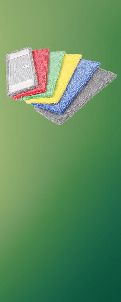 Ein Paar bunte Wischmopps auf grünem Hintergrund