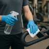 Desinfektion in Fitnessstudios: Hygiene für Geräte, Matten und Co.