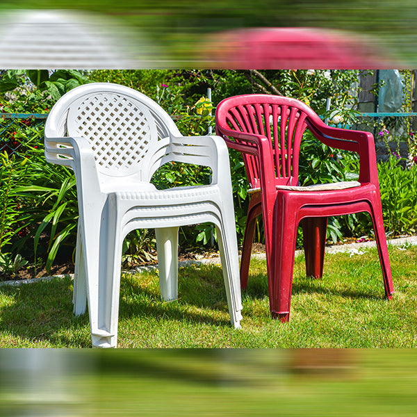Gartenmöbel aus Kunststoff richtig reinigen – So geht es! – mundizio