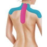 Physio-Tape an Schulter und Nacken angelegt