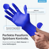 ARNOMED Einweghandschuhe Nitril Blau (Ocean Blue) mit texturierten Fingerspitzen für sicheren Grip und hohe Reißfestigkeit.