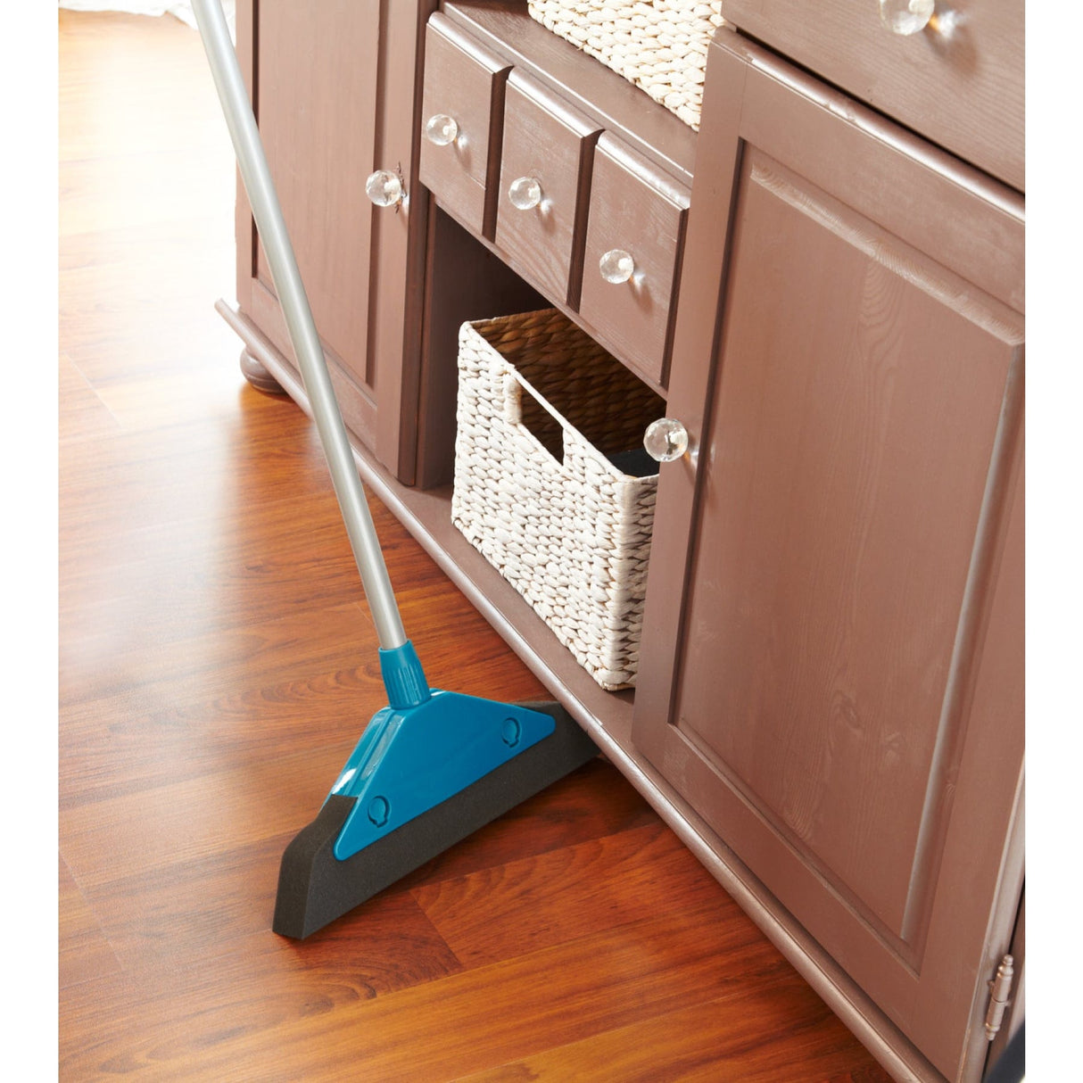 LEIFHEIT Soft & Easy Schaumstoffbesen mit Schraubgewinde