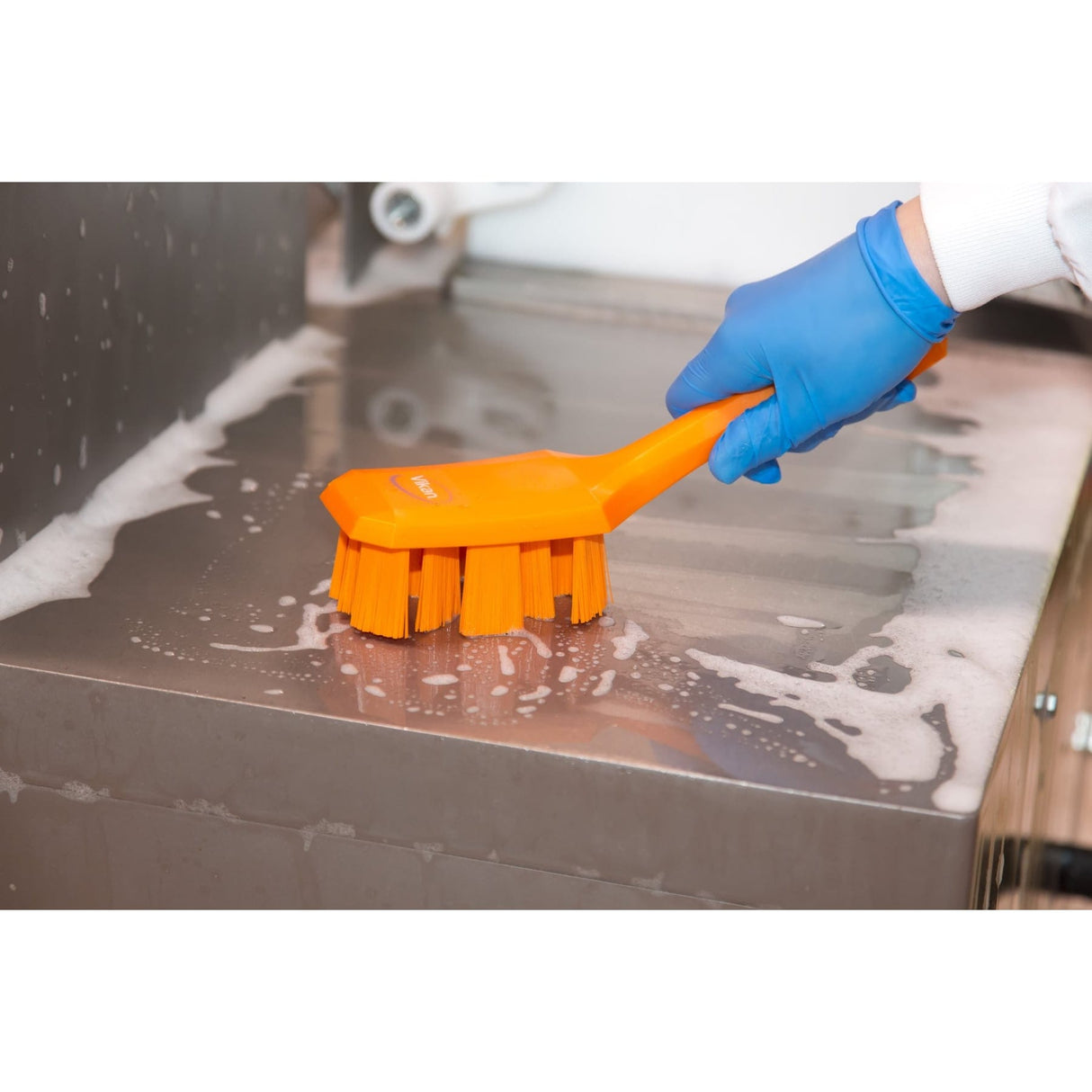 Vikan ULTRA SAFE TECHNOLOGY Handbürste mit kurzem Griff